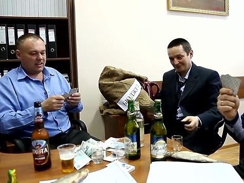 Чиновников охотдепартамента Оренбуржья уволили после стриптиза и пьянки